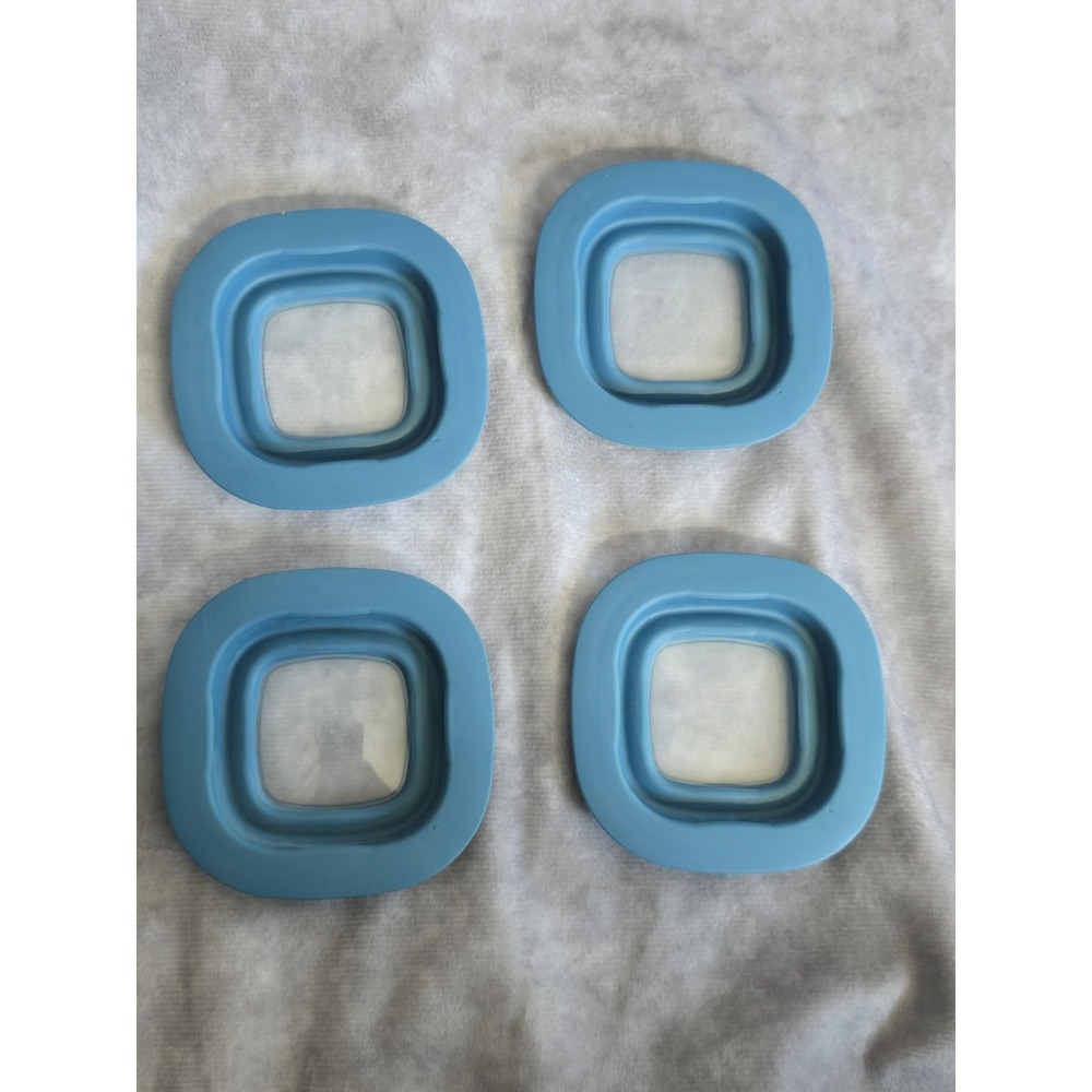 4 Rubbermaid Premier LiDS Only, 7N93 Blue Rubber/Plastic